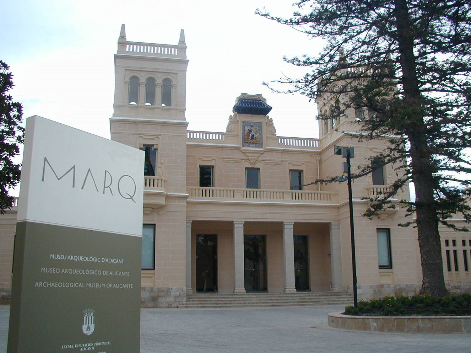 Fachada del MARQ en Alicante